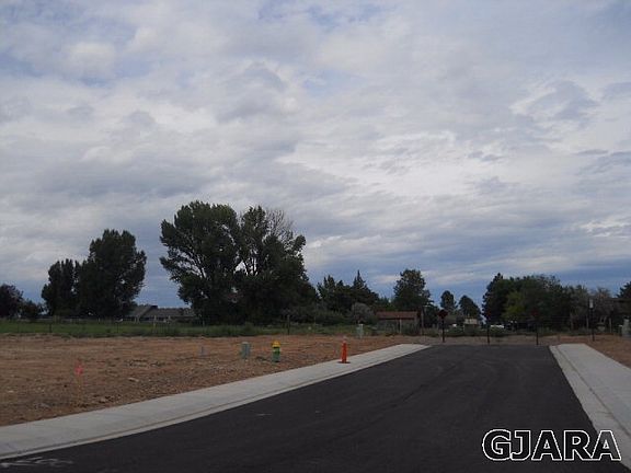 3rd image of 537 Honita Ln