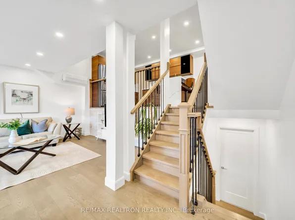 297 Milestone Cres, Aurora, ON L4G 3M2