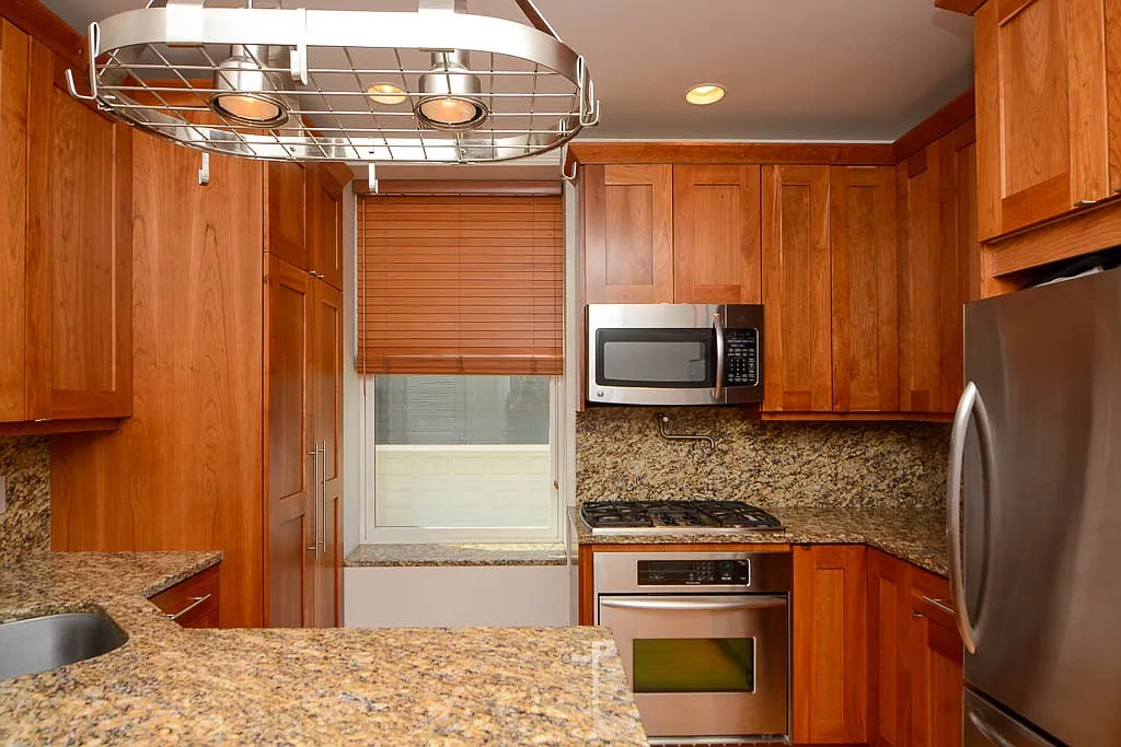 2 bed, 1000 sqft, $3,695 — Photo 2