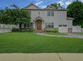 211 N Pine St, Massapequa, NY 11758