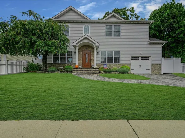 211 N Pine Street, Massapequa, NY 11758