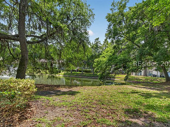 2nd image of 96 Mathews Dr APT 19