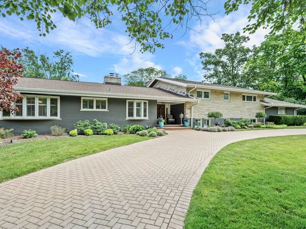 301 Crabtree Ln, Glenview, IL 60025