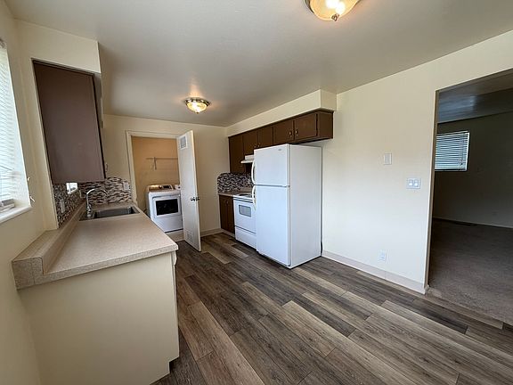 3rd image of 473 N Main St APT 2