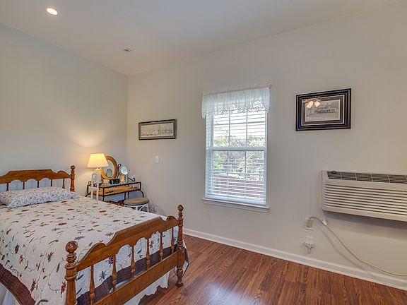 5th image of 1542 Nathan Ct