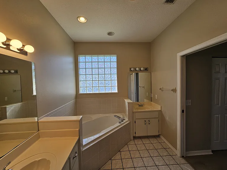 17817 SE 115th Ct #1 — Photo 17