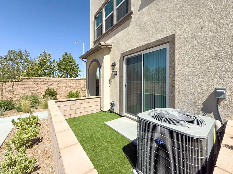 28076 Melrose Dr — Photo 4