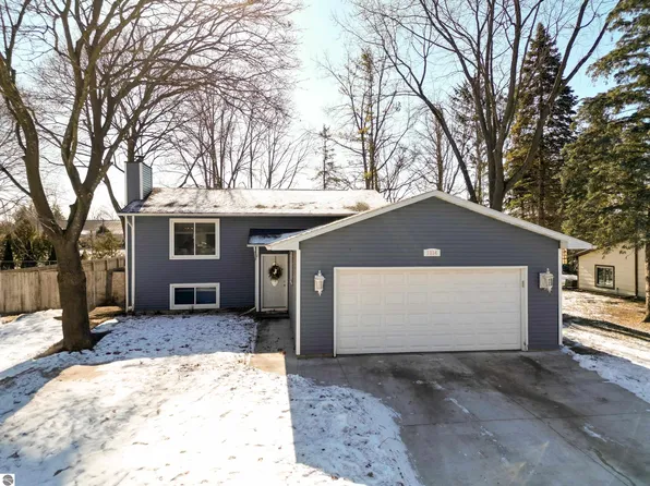 1314 E Illinois Ct, Mount Pleasant, MI 48858