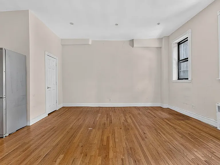 228 E 84th St #1R — Photo 6