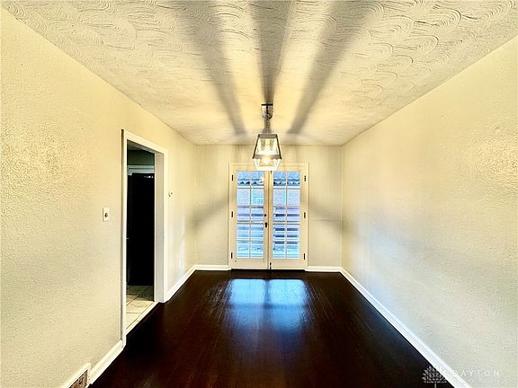 5th image of 1240 Delaine Ave
