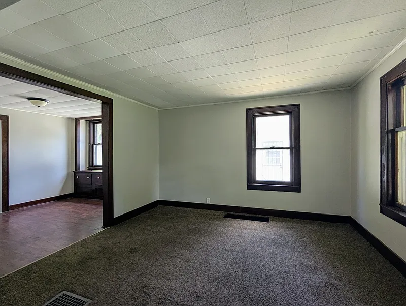 5 bed, 2.0 bath, 1722 sqft, $1,650 — Photo 2
