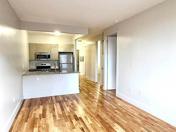 3rd image of 41 Kosciuszko St APT 313