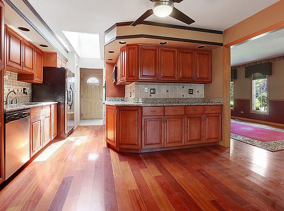 5th image of 12851 Crestbrook Ct