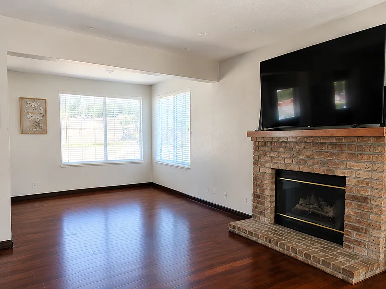 809 Azores Cir — Photo 2