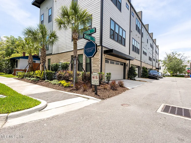 1624 Piazza Pl — Photo 34