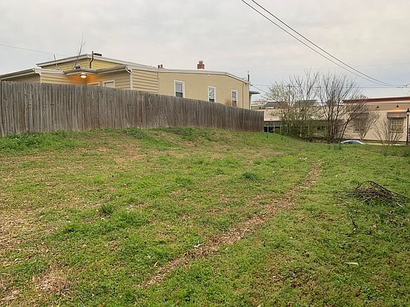 2nd image of 910 N 25th St