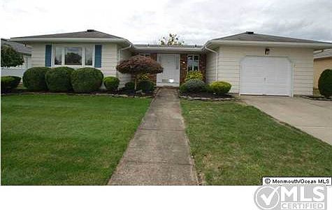 3rd image of 224 Port Royal Dr
