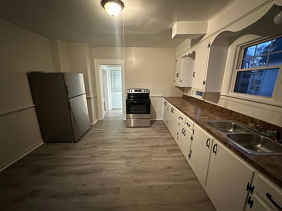 4th image of 126 Westwood Ave #1