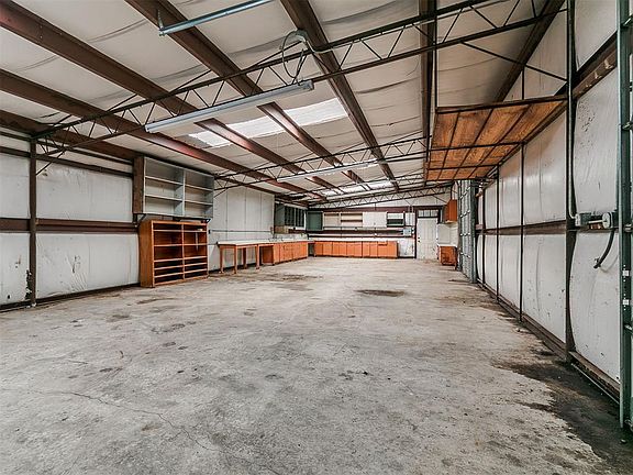 3rd image of 1408 N Douglas Blvd