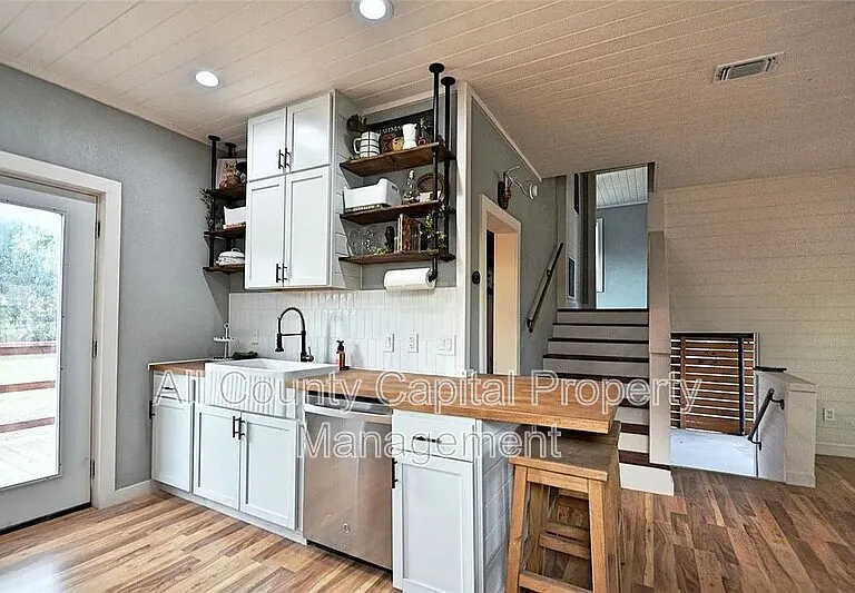2902 Katy St — Photo 4