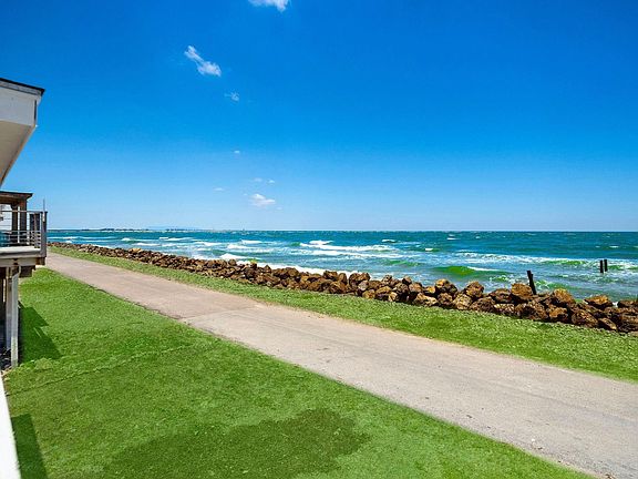 4th image of 12911 Gulf Beach Dr