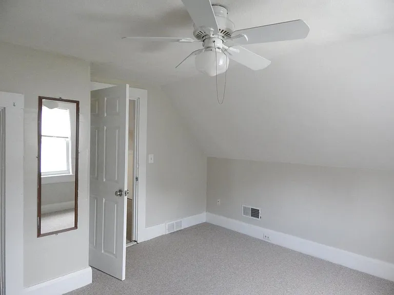 3rd floor-Bedroom 2