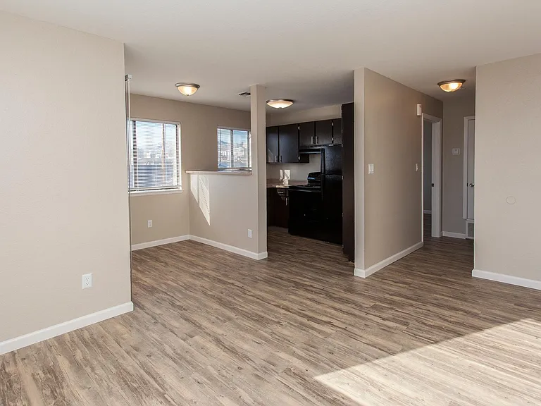 530 Moran St #C — Photo 2