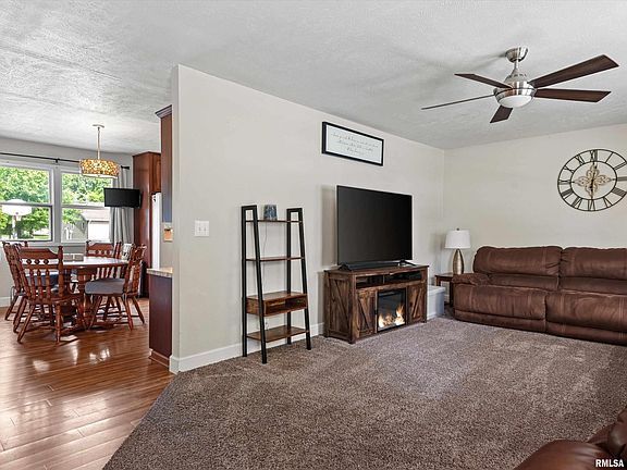 4th image of 41 Guinevere Dr
