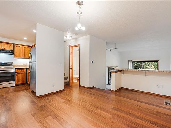 3rd image of 4059 Jefferson Pkwy