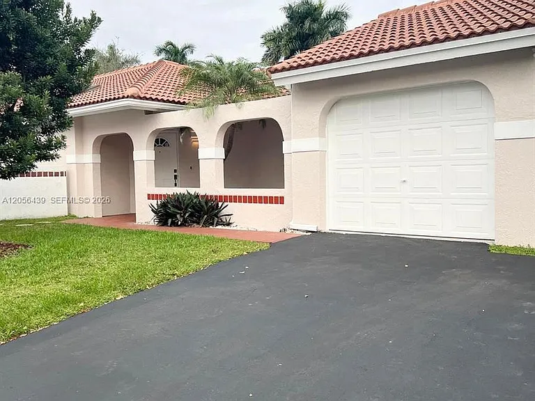 1285 Seagrape Cir — Photo 1