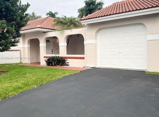 1285 Seagrape Cir, Weston, FL 33326
