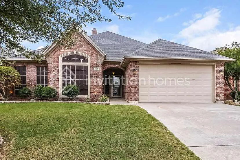 321 Merced St Burleson, TX 76028 — Photo 1