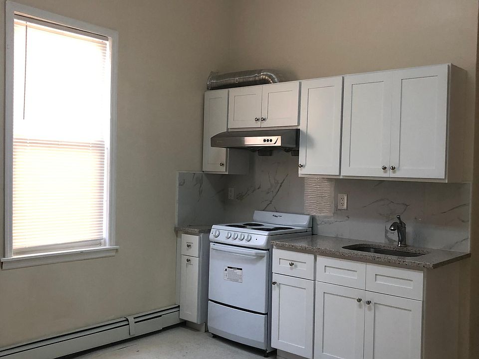 2nd image of 300 Crescent St