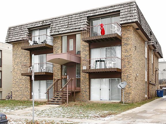 3rd image of 1321 Wilmot St APT 101