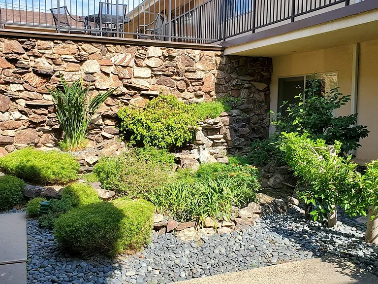 404 North Monterey Street — Photo 5