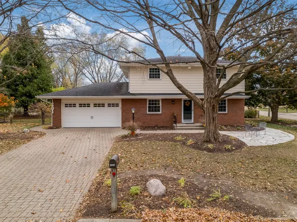 1601 Williamsburg Rd, Rockford, IL 61107