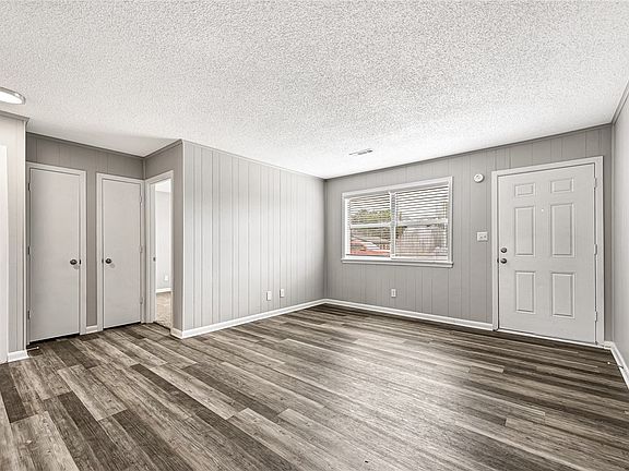3rd image of 1135 & 1137 N Carlsbad Trce