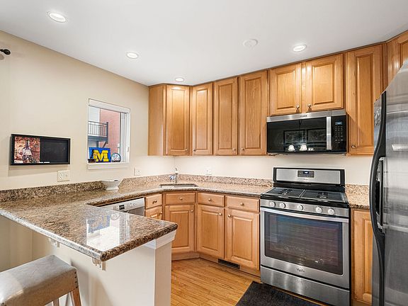 5th image of 3438 N Monticello Ave
