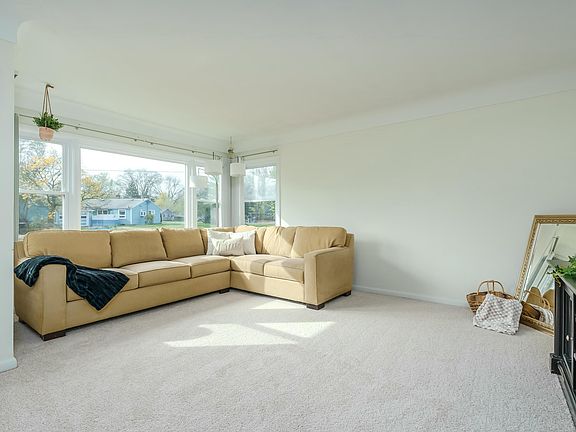 2nd image of 1012 Avondale Dr
