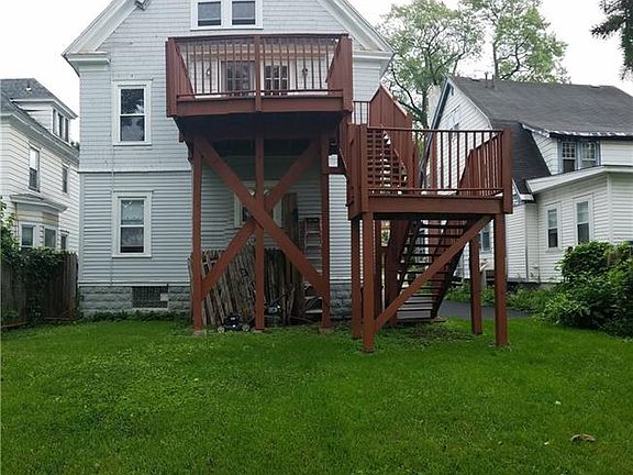 4th image of 915 Court St