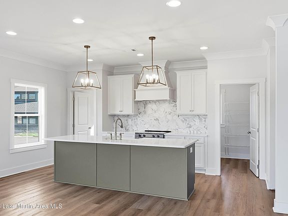 3rd image of 12 Heart Pine Ln