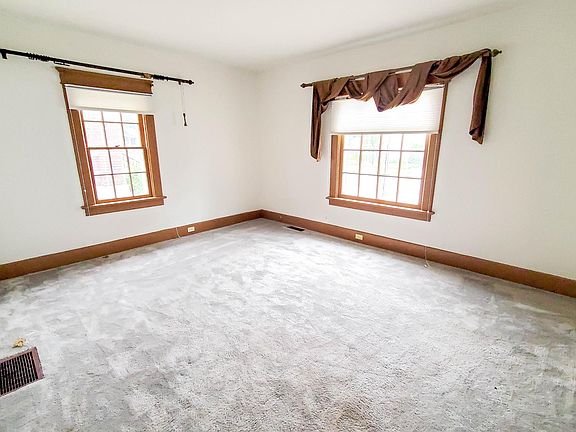 4th image of 1056 W 22nd St