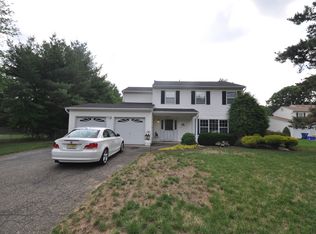 22 Bunker Hill Dr, Old Bridge, NJ