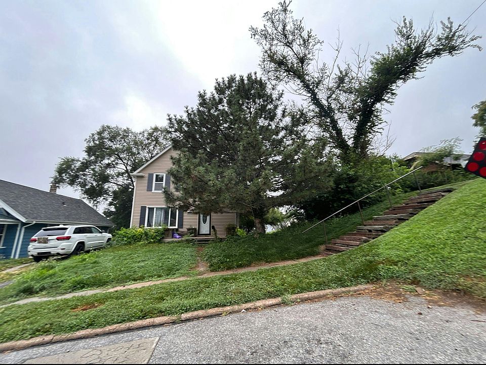 2nd image of 2943 Dupont St