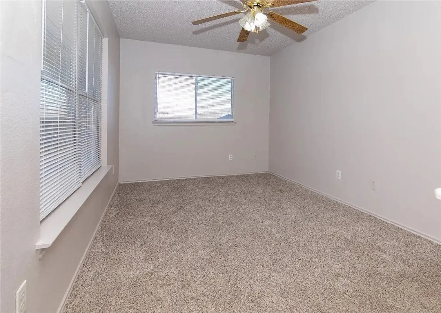 Room in 5 Bedroom Home at Heyerdahl Dr — Photo 3