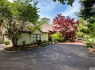 360 Annadale Dr, Syosset, NY 11791