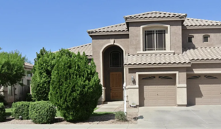 672 W Raven Dr — Photo 1