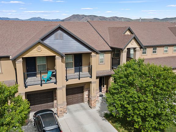 2nd image of 1621 N Venetian Way E
