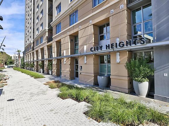 5th image of 175 W Saint James St Unit 403