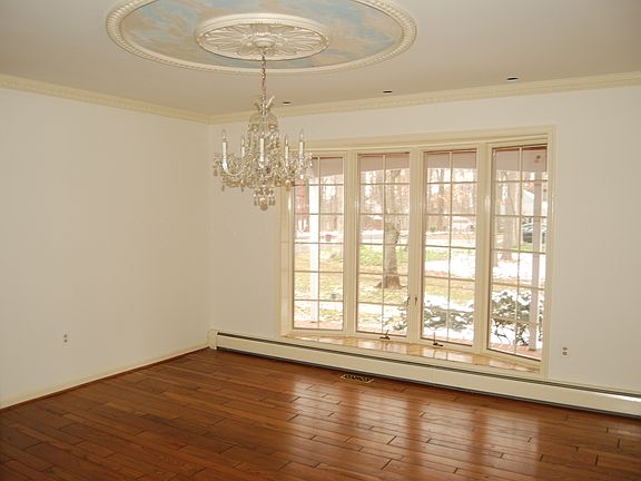 5th image of 713 Saint Paul Ave